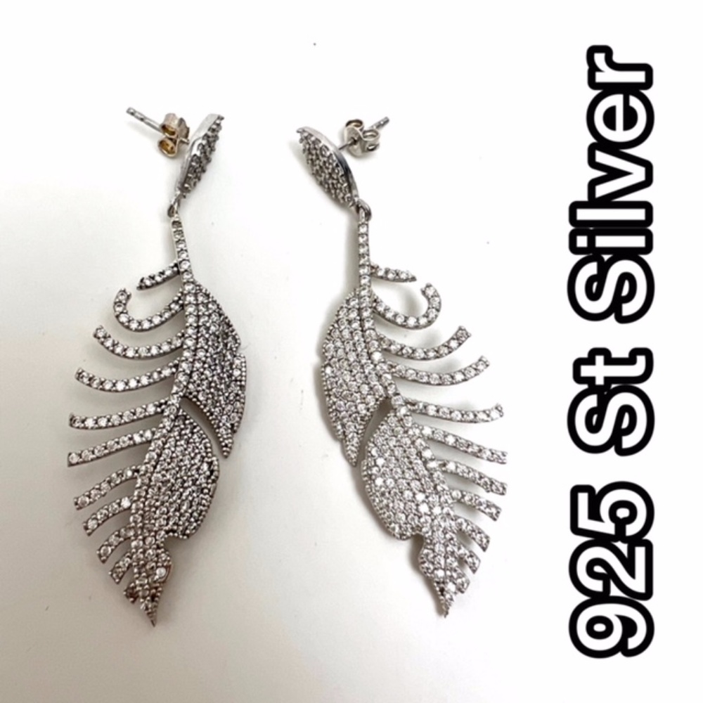 NWT CELEBRITY STYLE 925 ST SILVER & CZ PAVED FEATHER CHANDELIER EARRINGS 